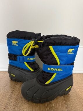 Sorel Little Kids Flurry™ Boot in Black and Blue size USA 10